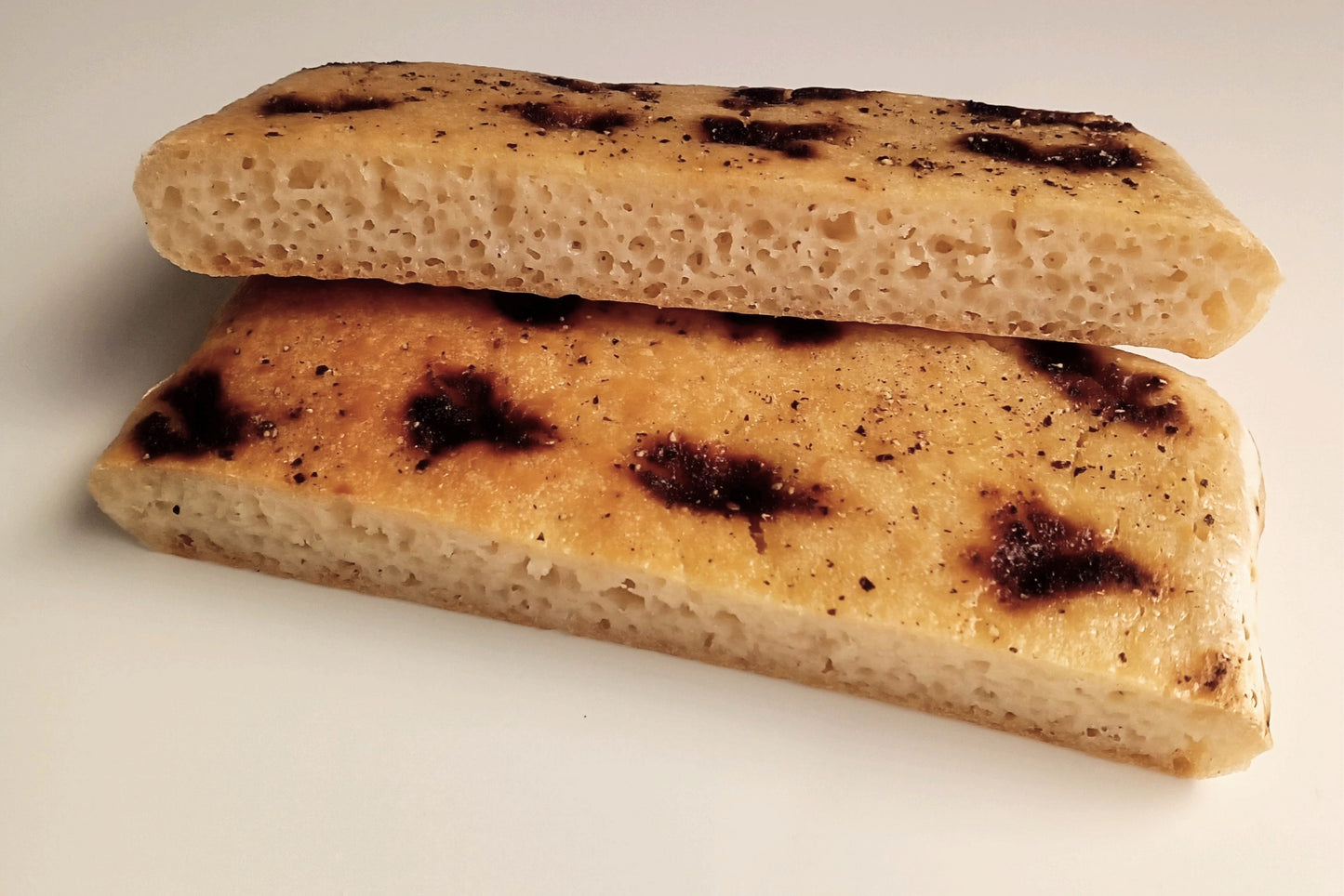 玄米黒胡椒味噌フォカッチャ ミニパン 砂糖不使用、オリーブオイル使用