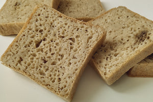 薬草 （ホーリーバジル） 角食パン（くまみのり５分づき米）油・砂糖不使用