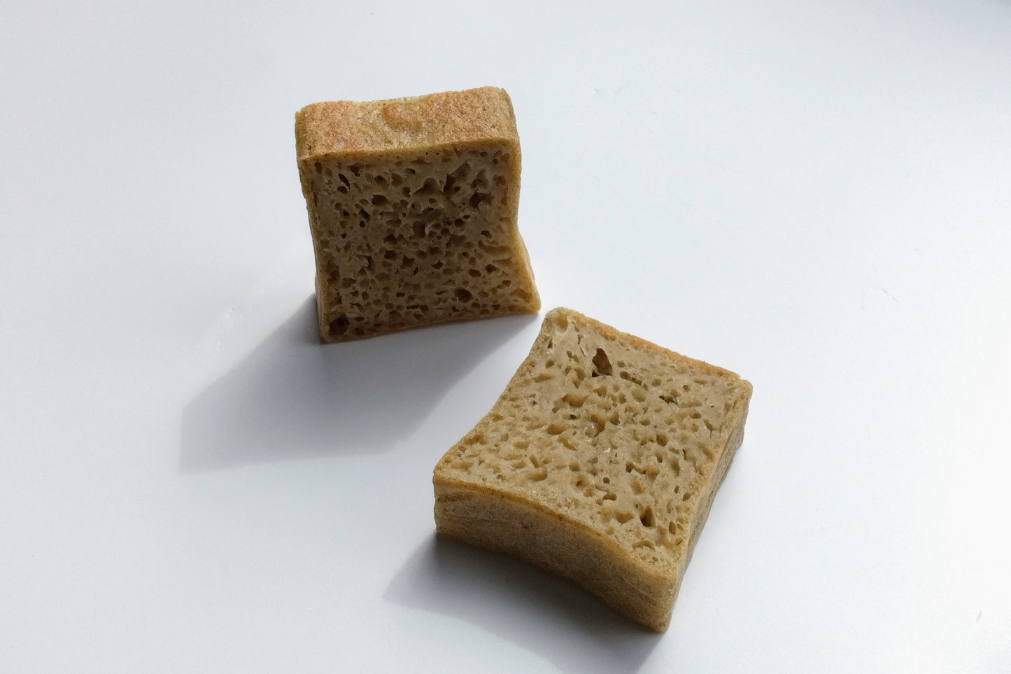 玄米ヨモギ（スライス２枚）　ミニパン　砂糖・油不使用